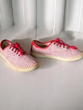 UGG ( 10 ) Australia Eyan Red/Off White Nautical Canvas Sneakers for Women